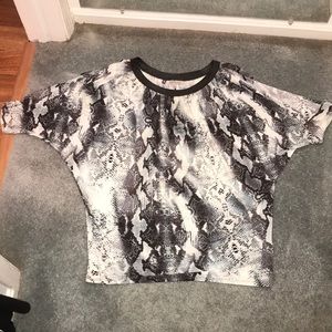 Jennifer Lopez cold shoulder top Sz Large